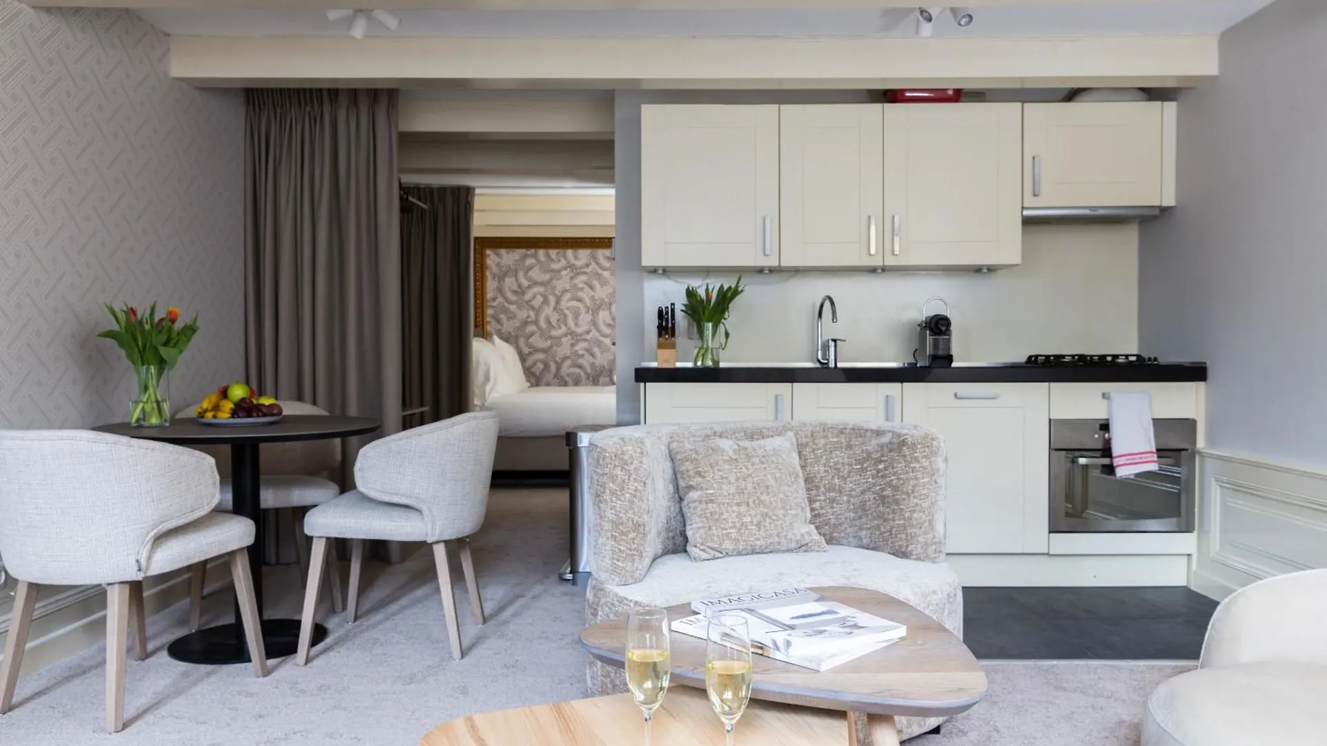 Amsterdam Canal Suites 0*,